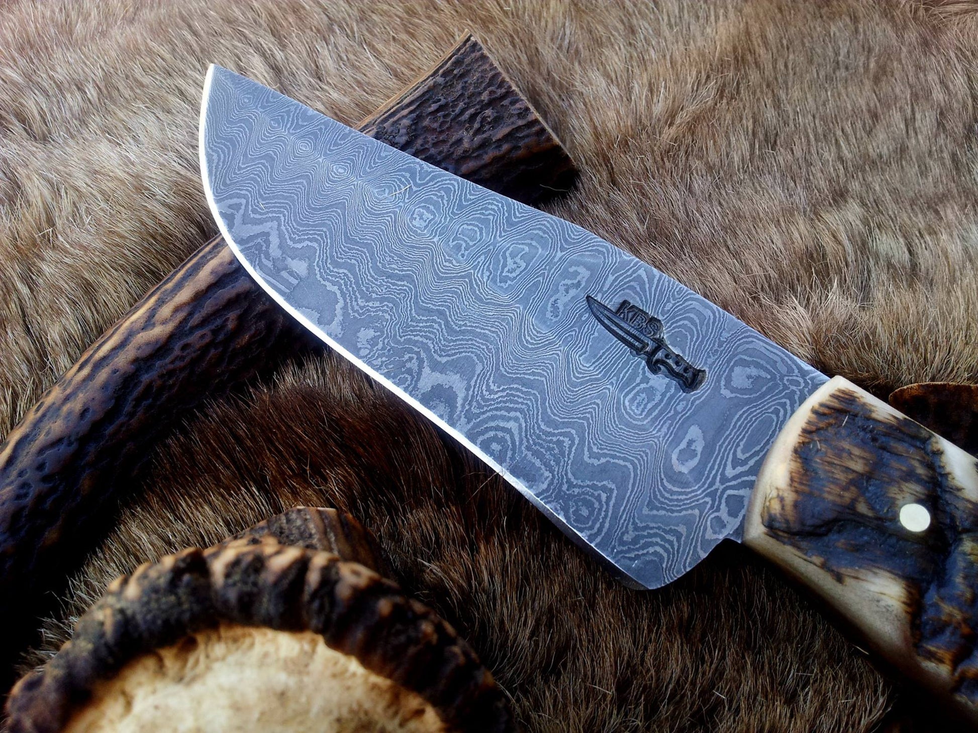 Premium Custom Damascus Hunting Knife | Full Tang Steel with Elegant Sheep Horn Handle | 9.5 Inches | Includes Leather Sheath | KBS Knives - Korvel