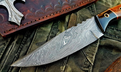 Premium Custom Damascus Steel Hunting and Skinning Knife - Korvel