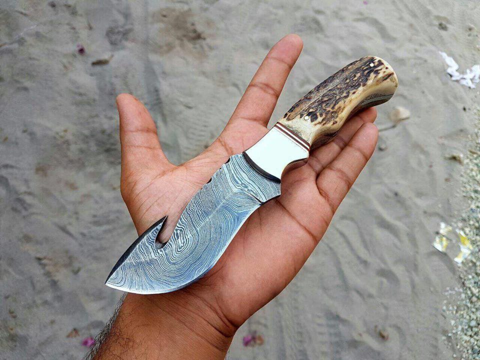 Premium Handmade Damascus Steel Gut Hook Knife - Korvel