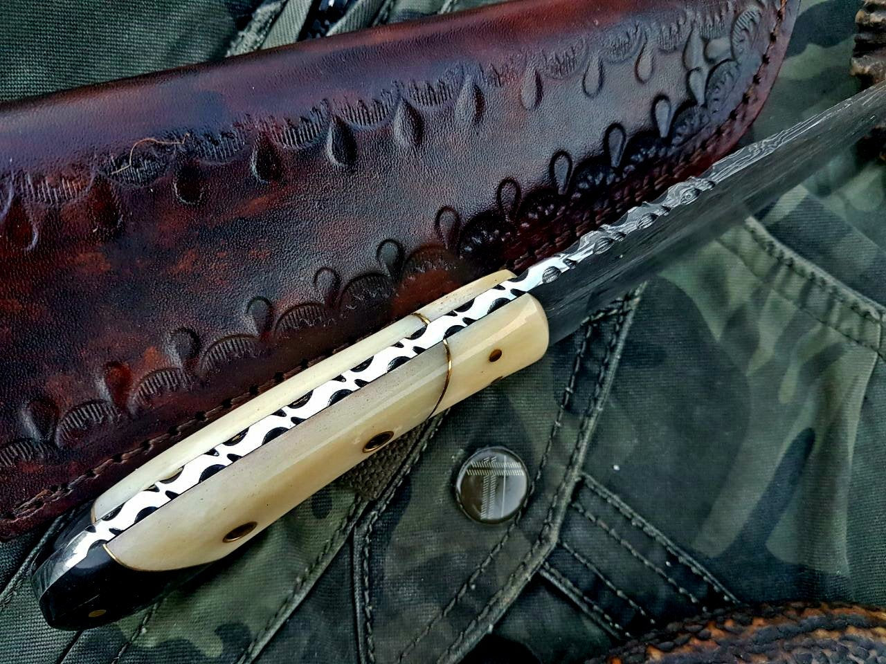 Artisan Crafted Damascus Steel Hunting Knife - Korvel