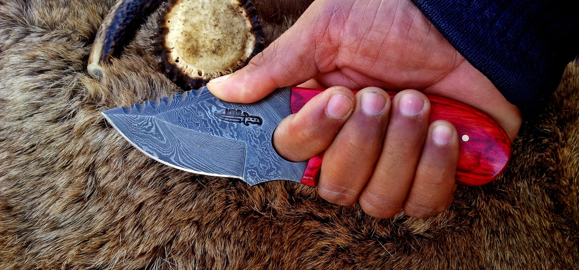 Premium Damascus Steel Deer Skinning Knife with Ergonomic Pakka Wood Handle – 7.5 Inch Drop Point Blade - Korvel