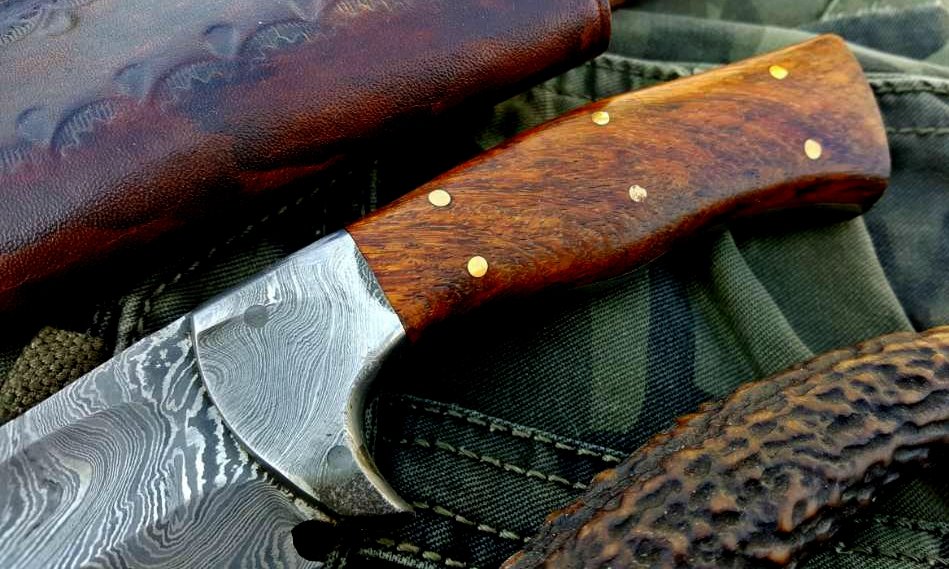 Premium Custom Damascus Steel Hunting and Skinning Knife - Korvel