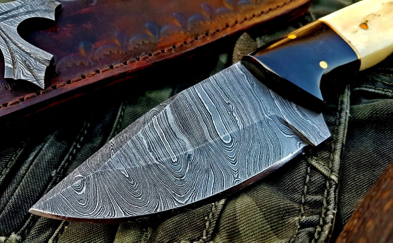 Premium Custom Damascus Steel Skinner Knife for Outdoor Adventures - Korvel