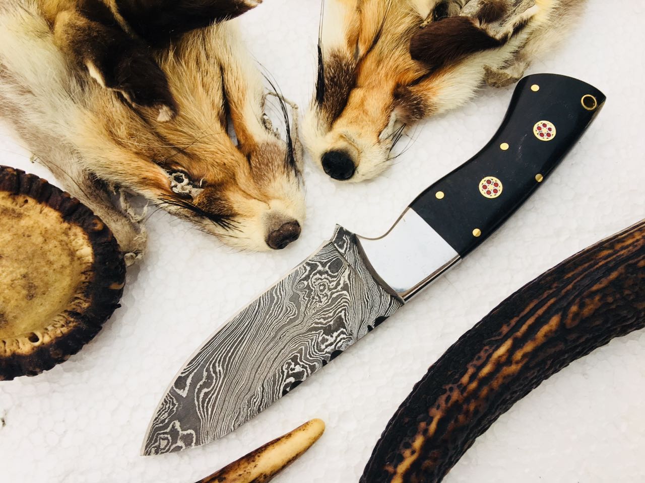 Premium Handmade Damascus Steel Hunting and Skinning Knife - Korvel
