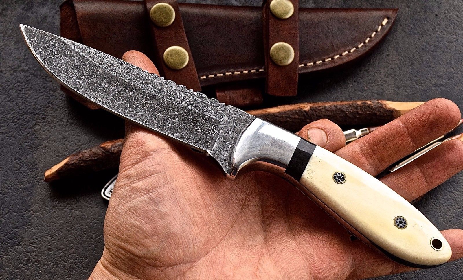 Exceptional Damascus Steel Hunting Skinner Knife - Korvel