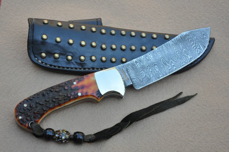 Premium Full Tang Damascus Steel Hunting and Skinning Knife - Korvel