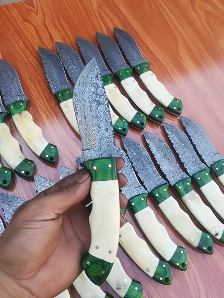 Exquisite Custom Raindrop Damascus Steel Hunting and Skinning Knife - Korvel