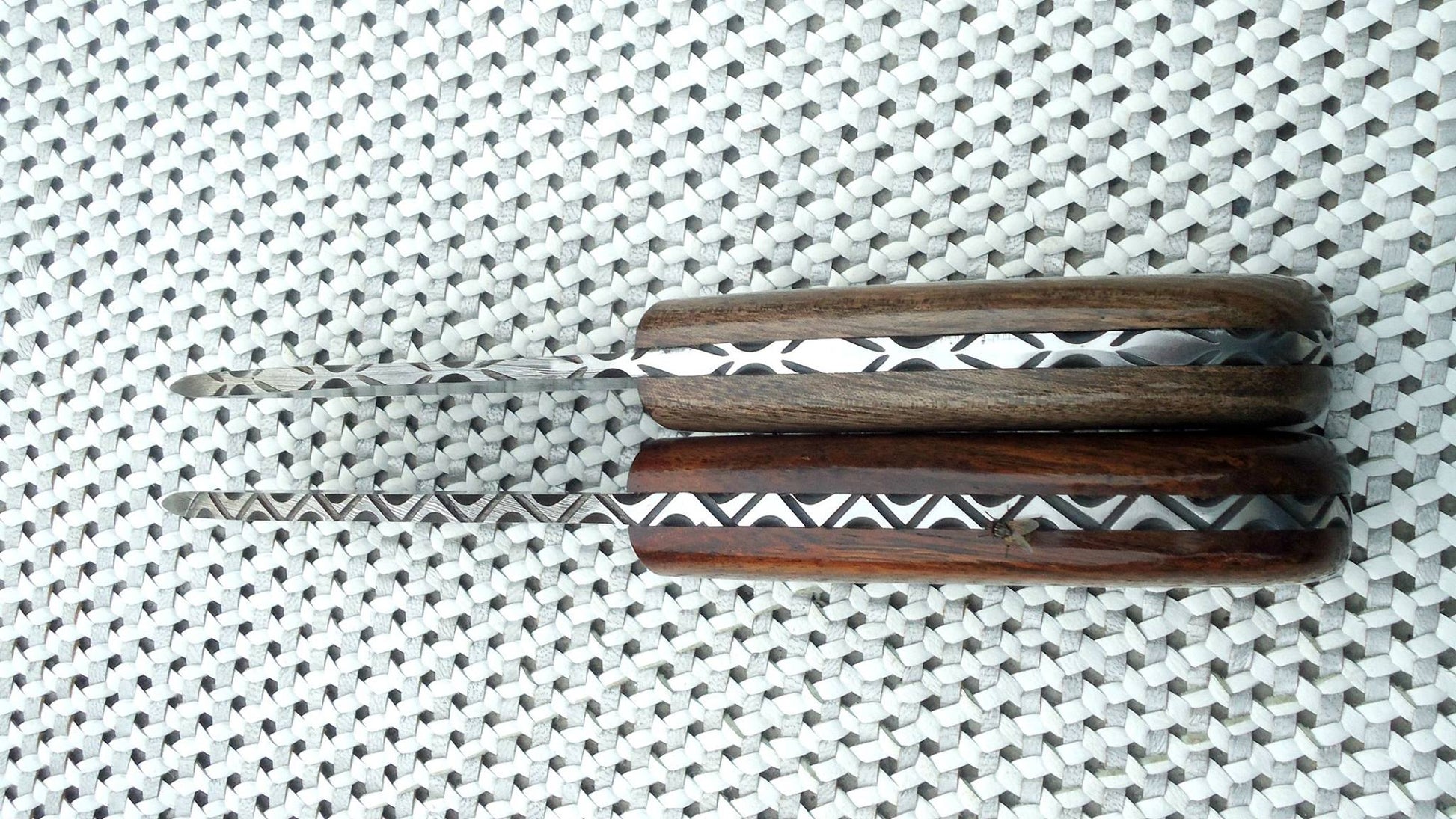 Elite Damascus Steel Skinning Knife – 7 Inch Precision Tool with Luxurious Walnut and Rosewood Handle - Korvel