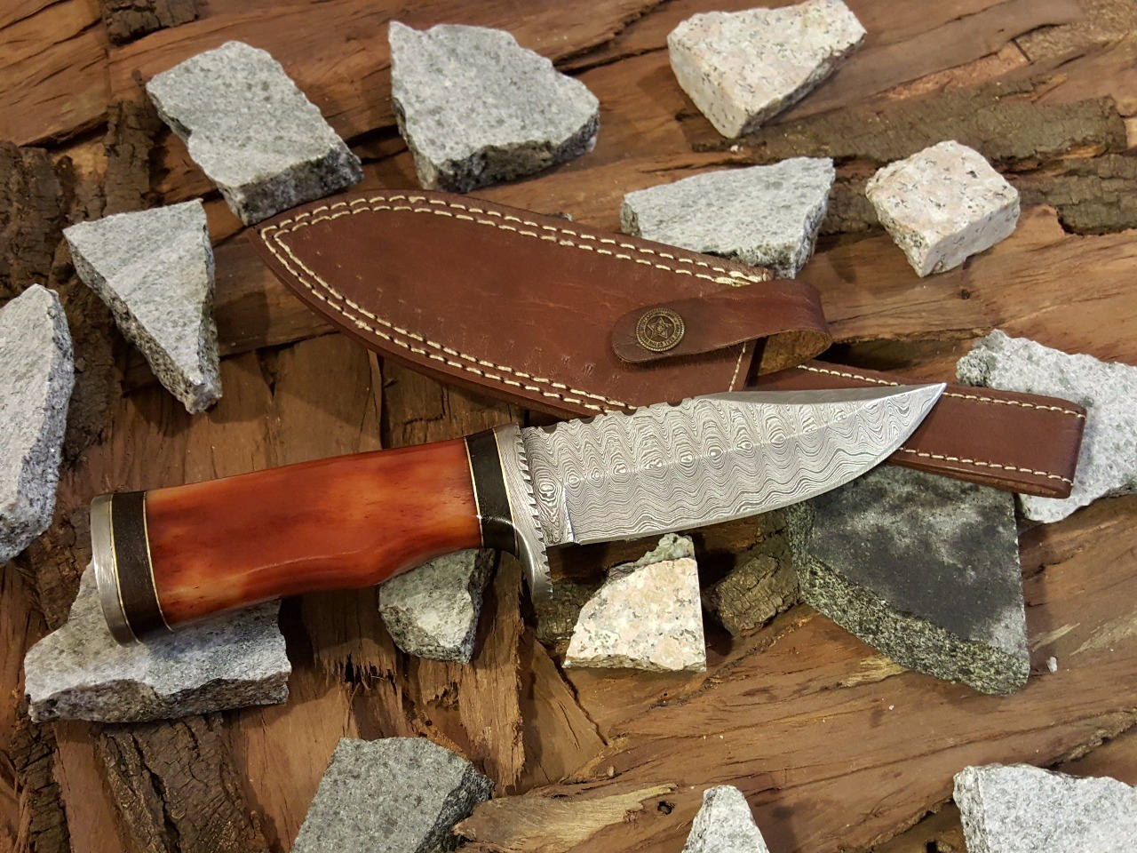 Artisan Crafted Damascus Steel Hunting Knife - Korvel