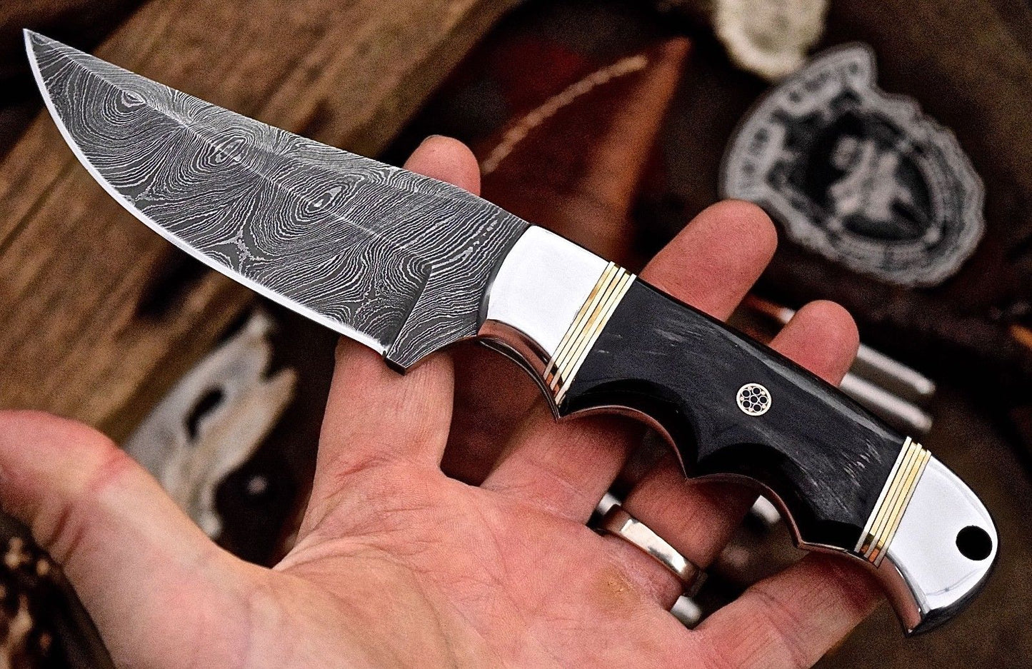 Premium Custom Deer Hunting Knife with Exquisite Damascus Steel Blade - Korvel