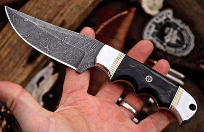 Premium Custom Deer Hunting Knife with Exquisite Damascus Steel Blade - Korvel