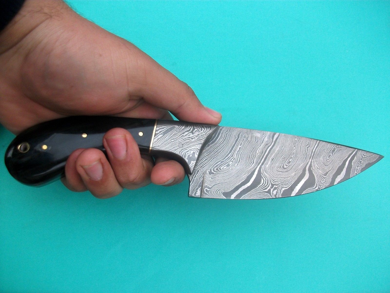 Artisan Crafted 8-Inch Slim Knife – Damascus Steel with Buffalo Horn Grip - Korvel