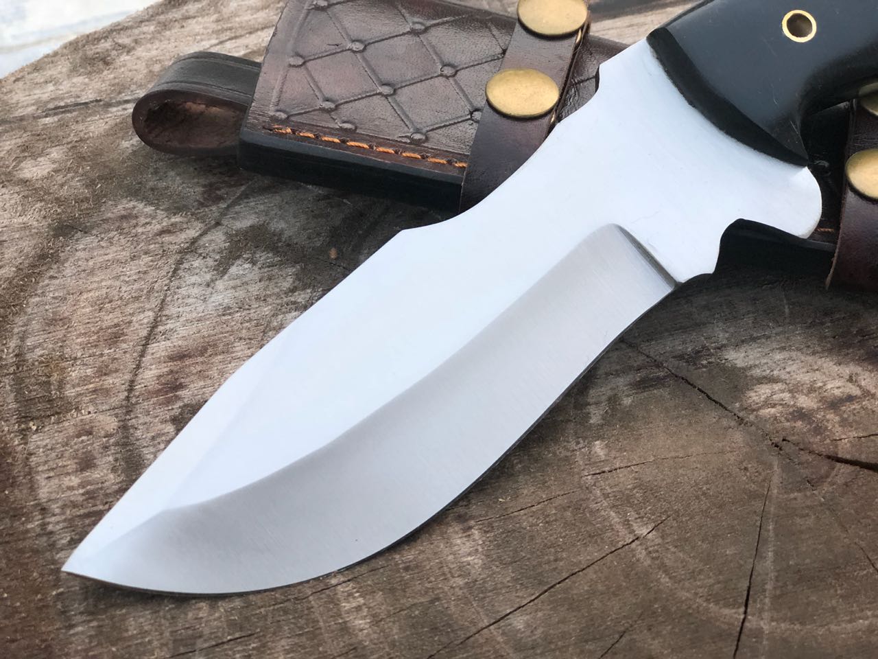 Premium Full Tang Custom D2 Steel Hunting and Camping Knife - Korvel