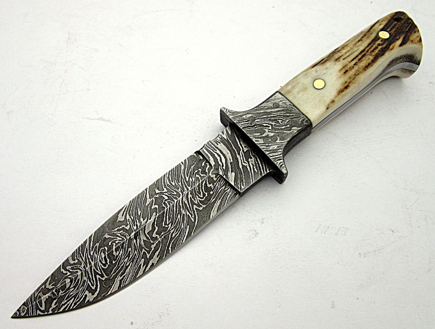Premium Handcrafted Damascus Steel Hunting Knife with Fire Twist Design - Korvel