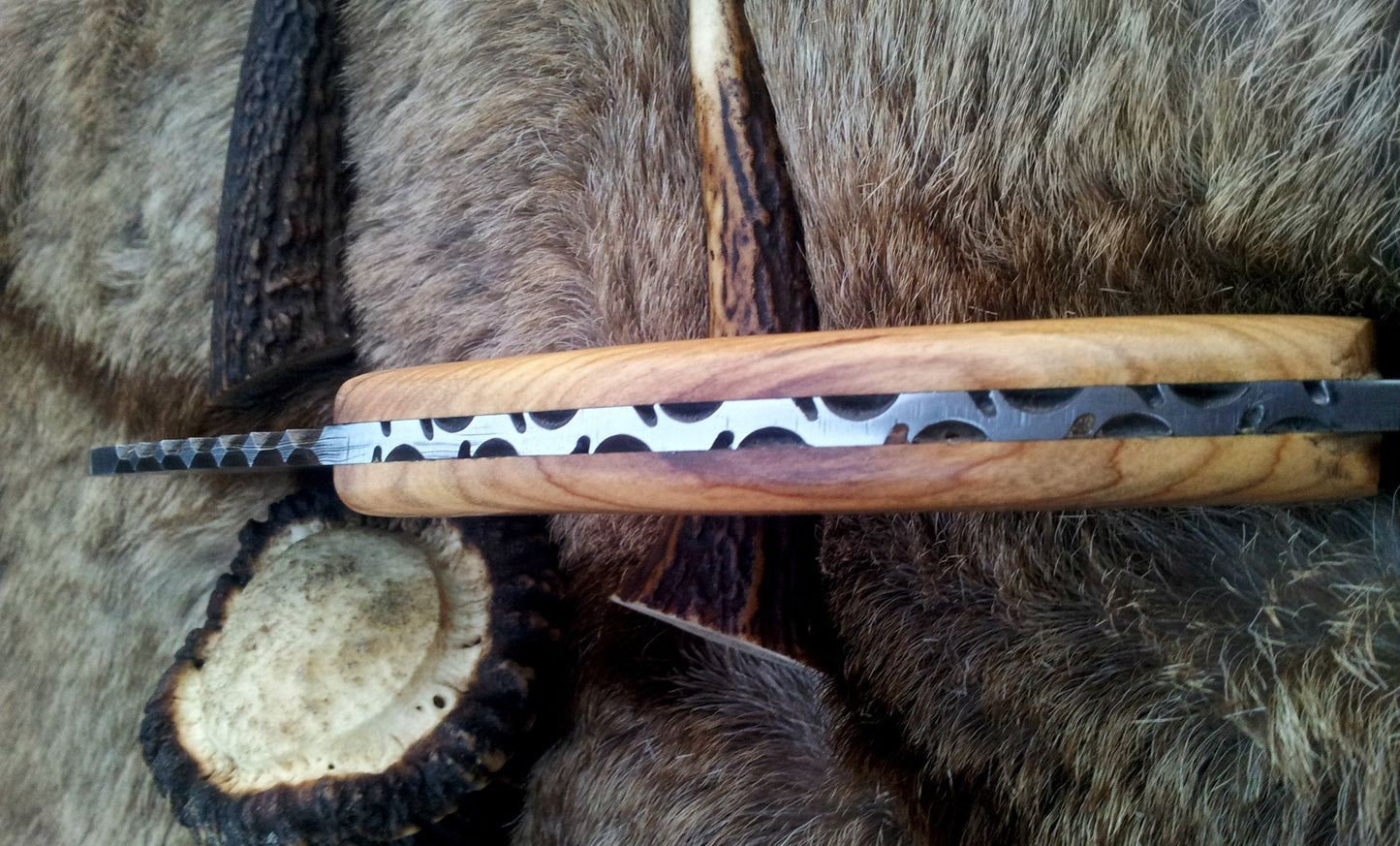 Premium Damascus Steel Gut Hook Skinning Knife – 9 Inch with Olive Wood Handle - Korvel
