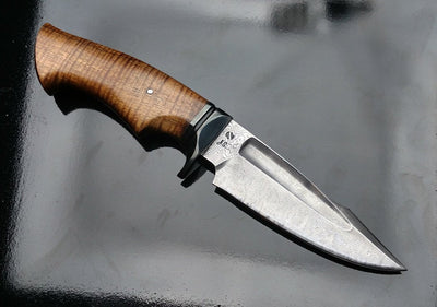 Artisan Crafted Damascus Steel Hunting Knife for Outdoor Enthusiasts - Korvel