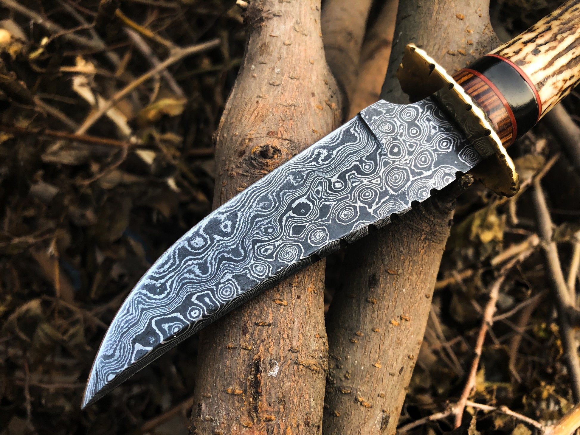Premium Handmade Damascus Steel Hunting and Skinning Knife - Korvel