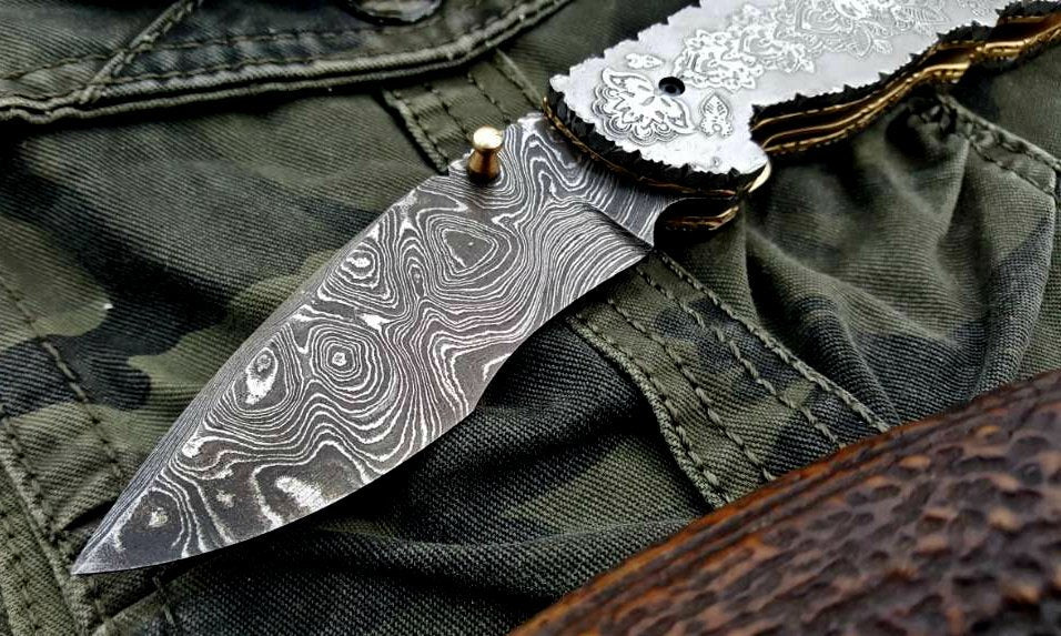 Artisan Crafted Damascus Steel Folding Pocket Knife - Korvel