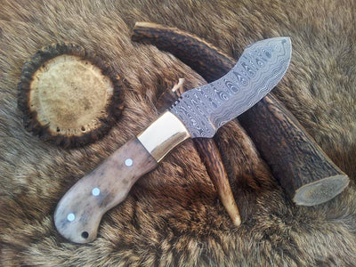 Exquisite Handcrafted Damascus Steel Knife - Korvel