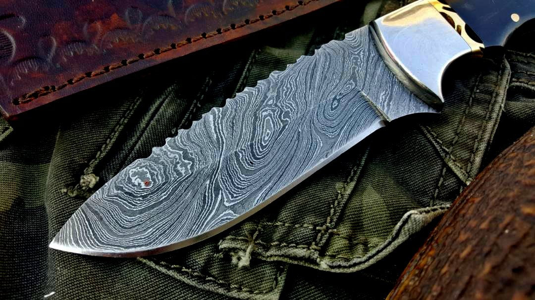 Premium Custom Twist Damascus Steel Hunting Knife - Korvel