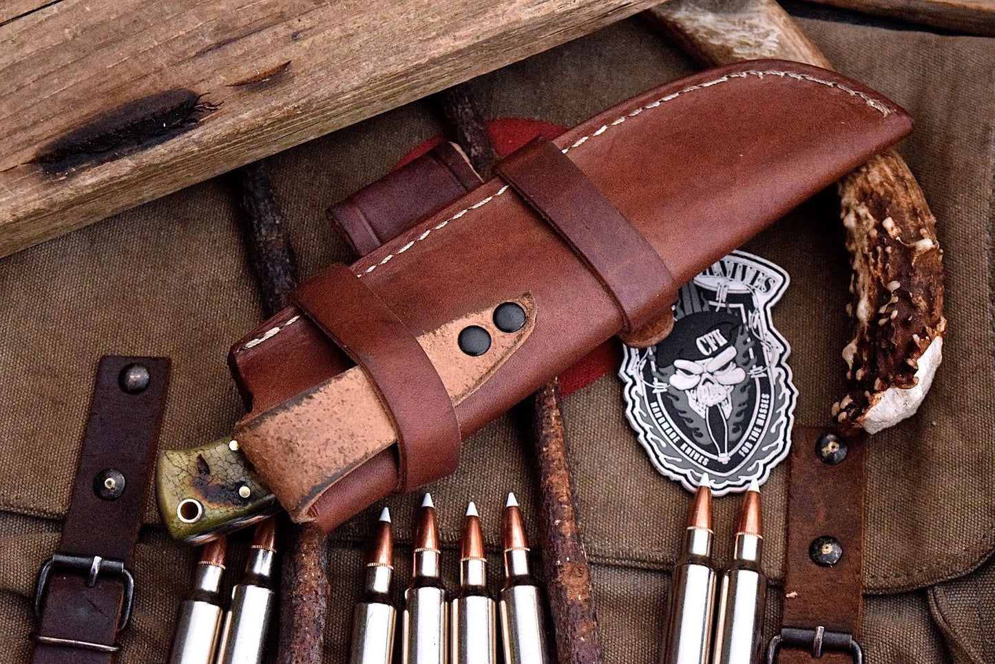 Premium Handcrafted Damascus Steel Deer Hunting Knife with Sheep Horn Grip - Korvel