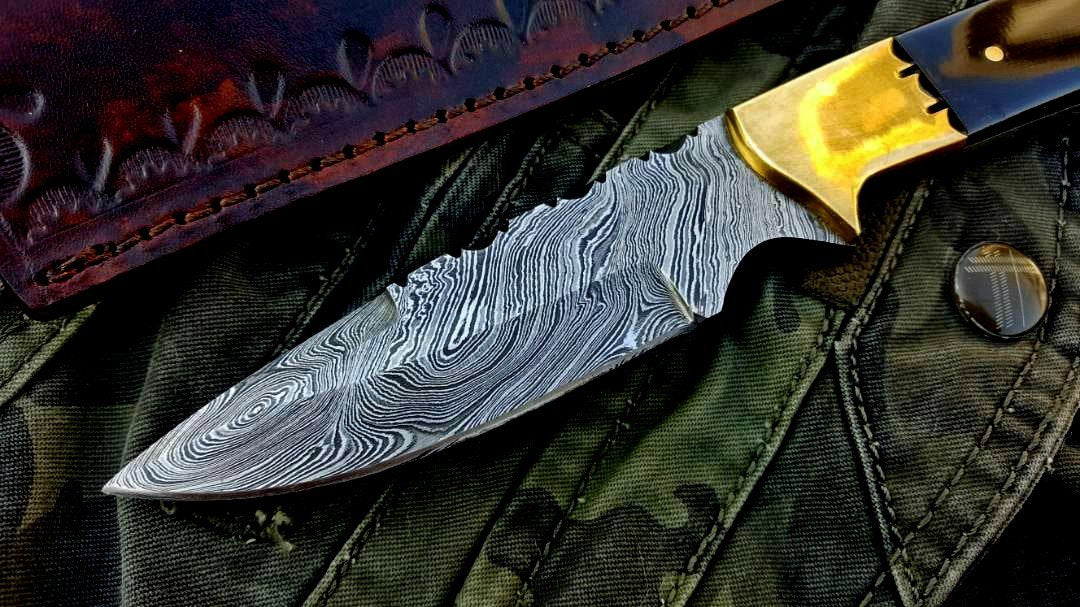 Premium Custom Handmade Damascus Steel Hunting Knife with Buffalo Horn Handle - Korvel