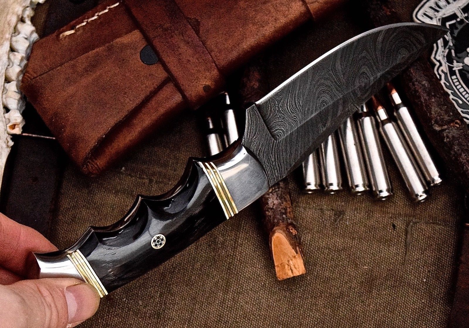 Premium Custom Deer Hunting Knife with Exquisite Damascus Steel Blade - Korvel