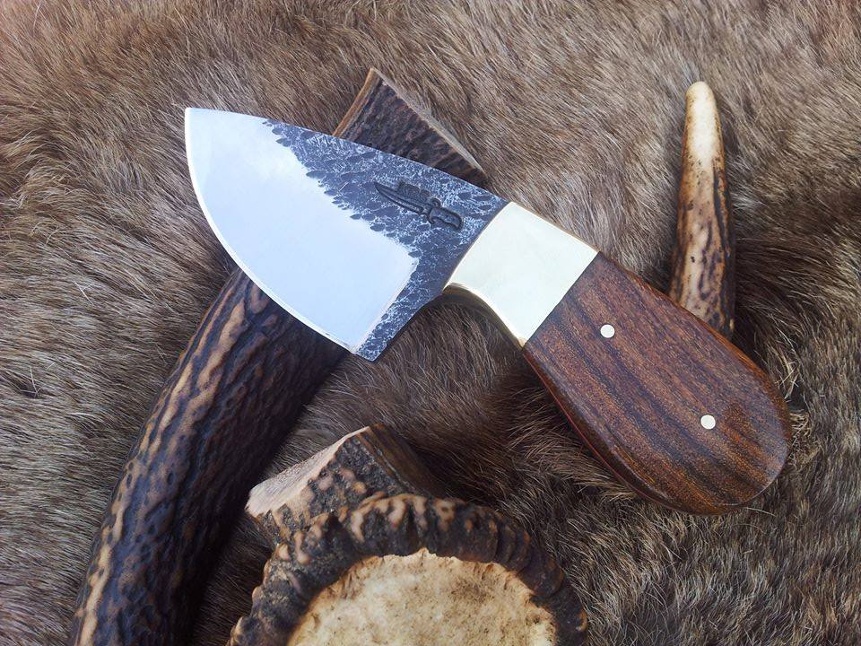 Premium Hand-Forged 1095 Steel Deer Skinning Knife – 6-Inch Drop Point with Elegant Rosewood Handle - Korvel