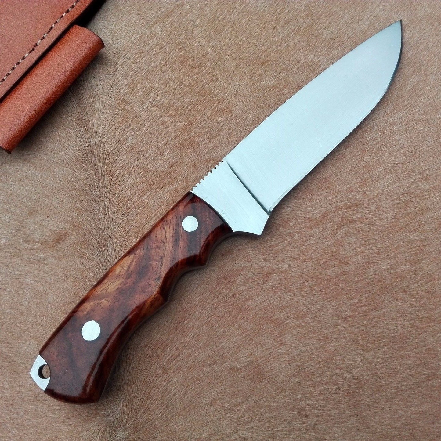 Premium Handmade Stainless Steel Hunting and Skinning Knife - Korvel
