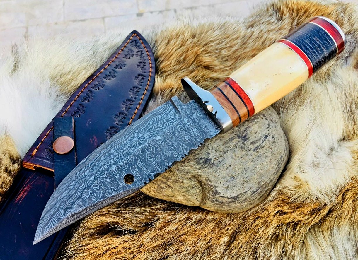 Premium Custom Big Hunting Knife with Exquisite Damascus Steel Blade - Korvel