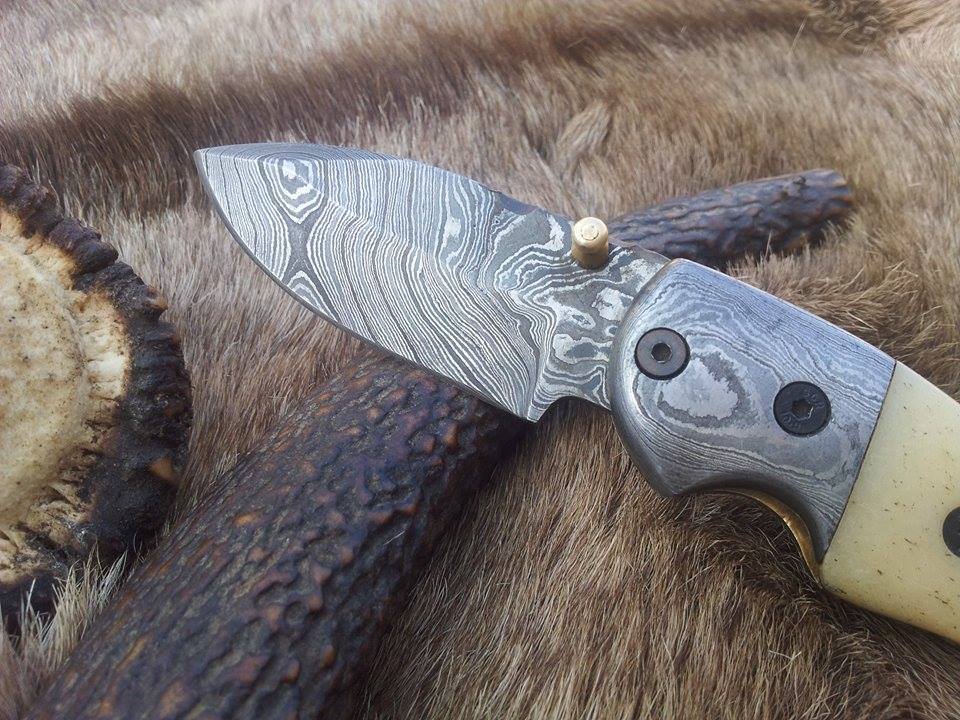 Premium Damascus Steel Folding Pocket Knife with Elegant Bone Handle - Korvel