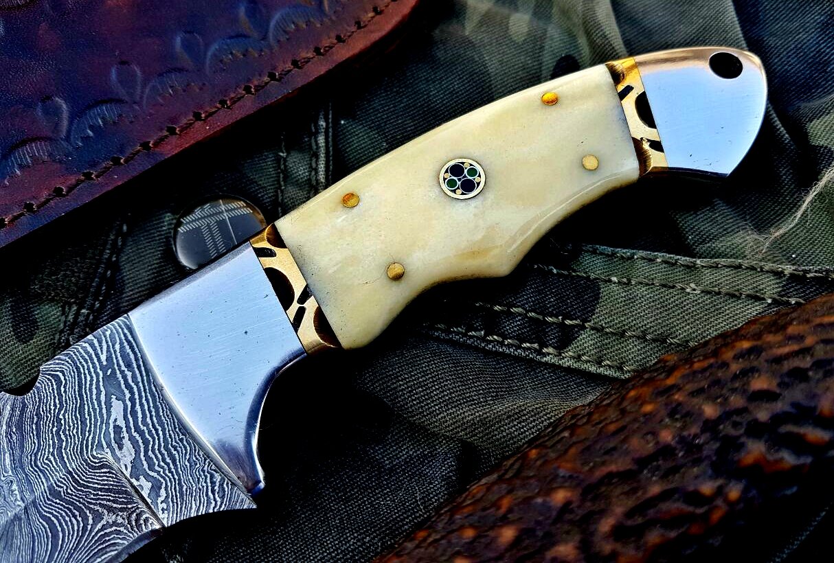 Premium Custom Damascus Steel Hunting and Skinning Knife - Korvel