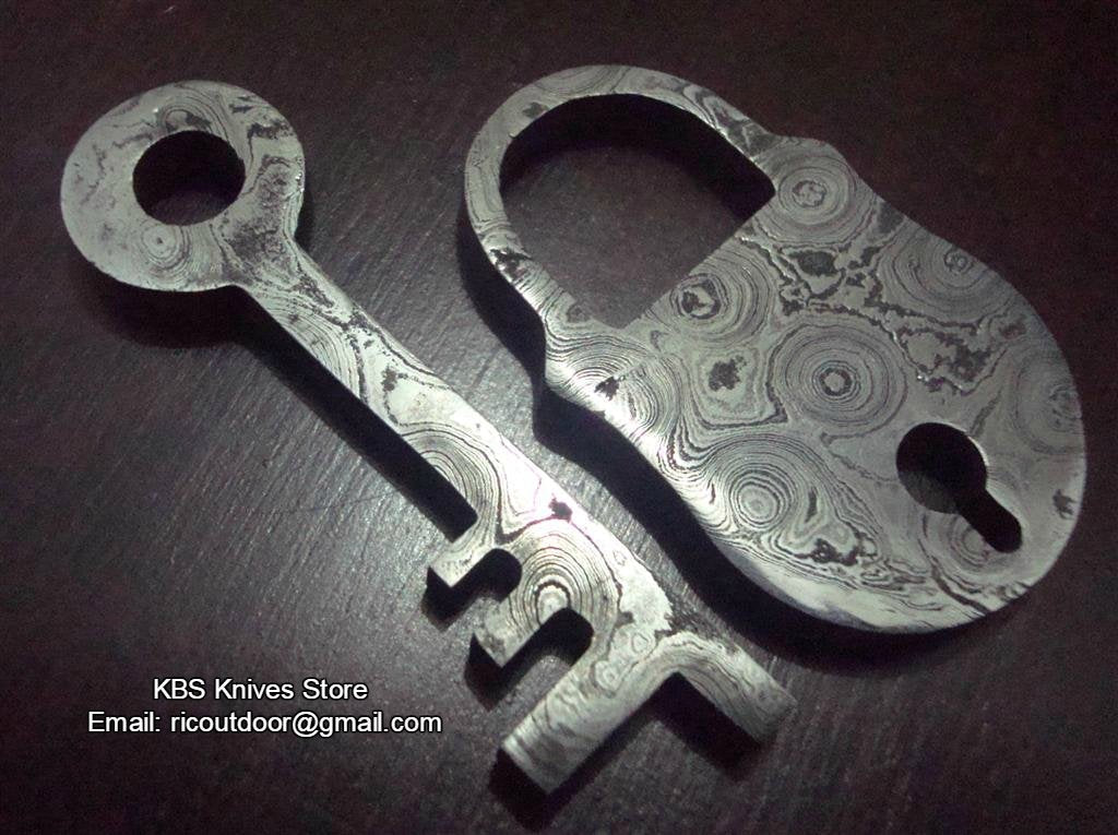 Vintage-Inspired Damascus Lock and Key Pendants - Korvel