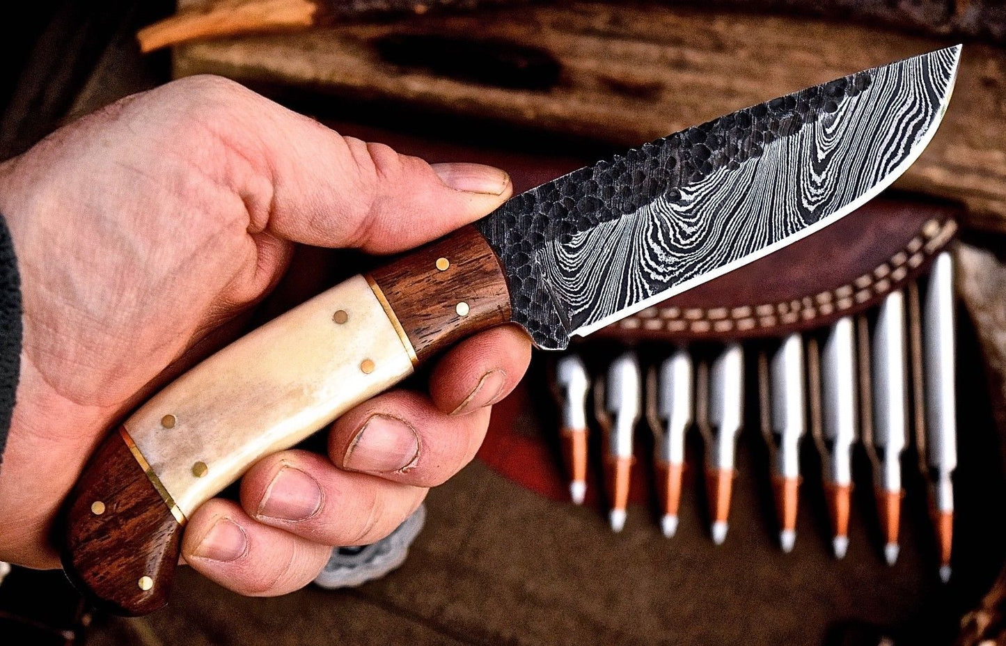 Artisan Custom Hunting Knife with Exquisite Damascus Steel Blade - Korvel
