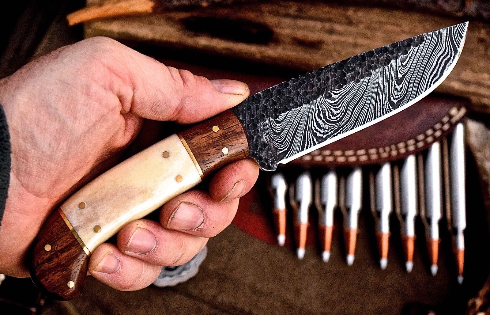 Artisan Custom Hunting Knife with Exquisite Damascus Steel Blade - Korvel