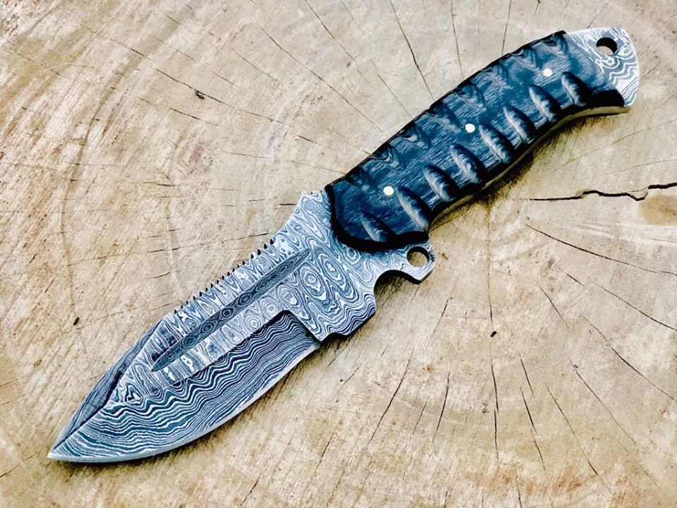 Handcrafted Damascus Steel Tactical Hunting Knife - 8.5 Inches - Korvel