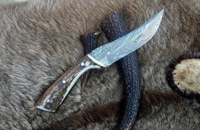 Premium Handcrafted Damascus Steel Knife with Stag Horn Handle - Korvel