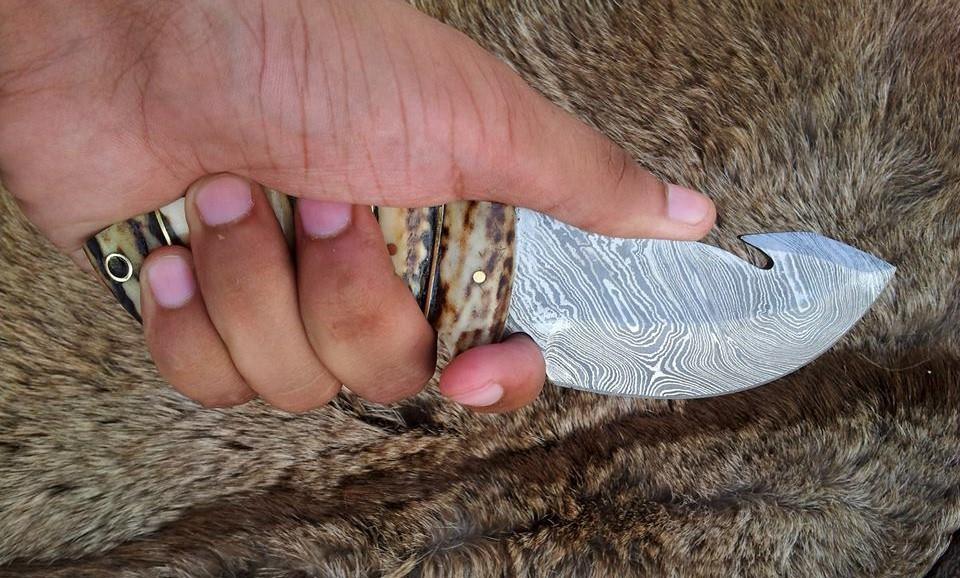 Premium Handmade Damascus Gut Hook Knife for Outdoor Enthusiasts - Korvel