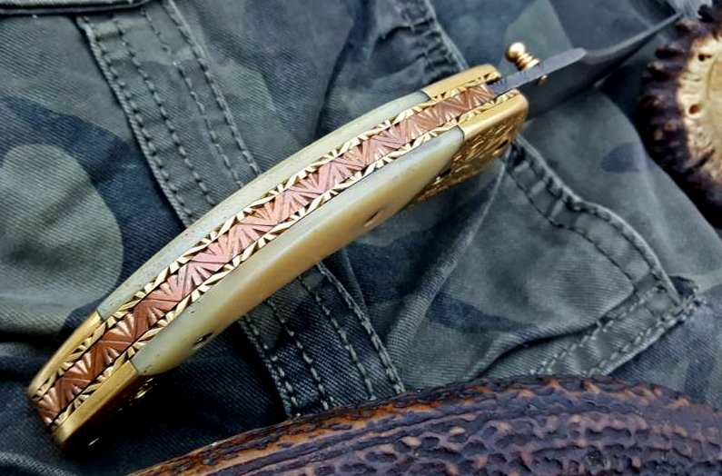 Exquisite Handmade Damascus Steel Folding Knife for Collectors - Korvel