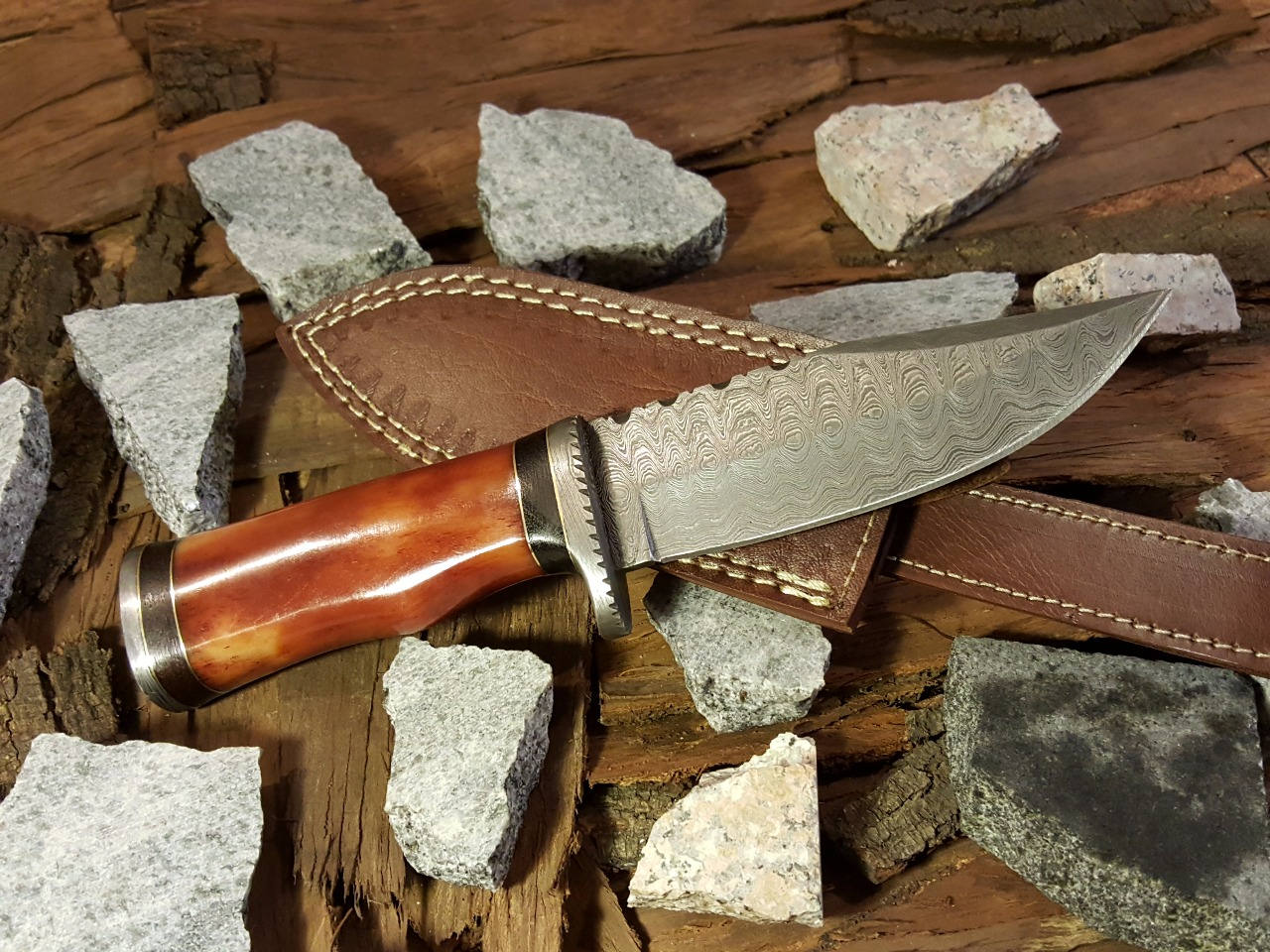Artisan Crafted Damascus Steel Hunting Knife - Korvel