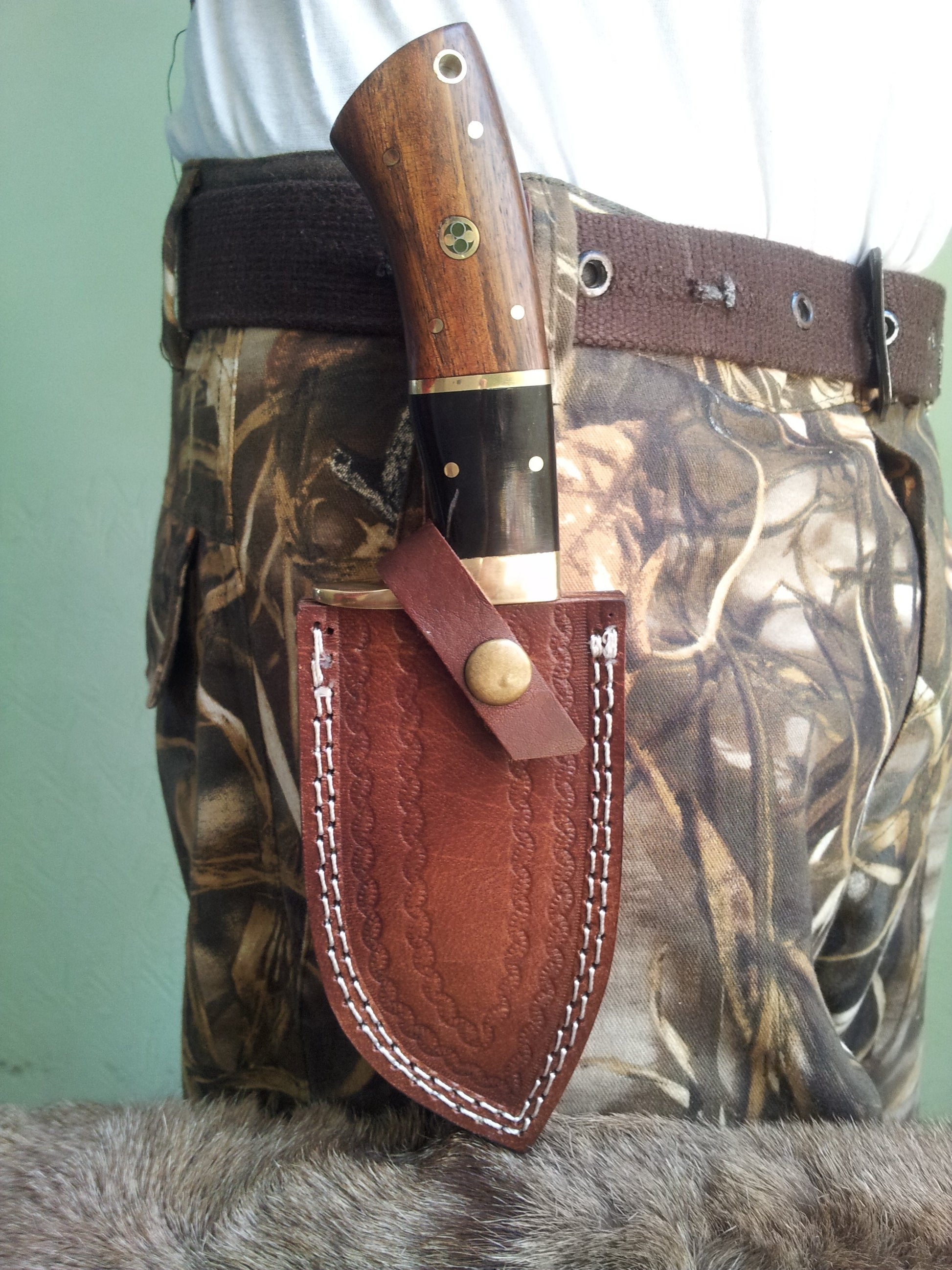 Premium Guthook Knife - 1095 High Carbon Steel with Elegant Rosewood & Buffalo Horn Handle - Korvel