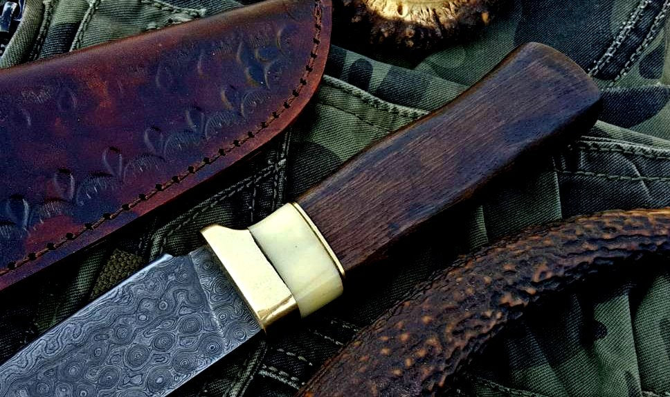 Artisan Crafted Damascus Steel Skinning Knife for Hunters - Korvel