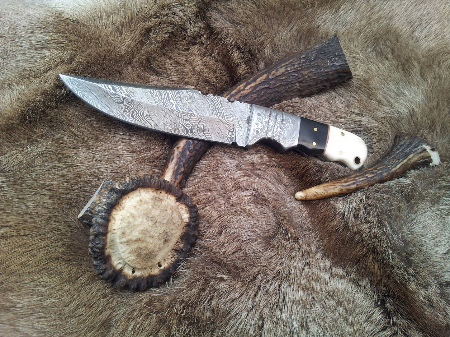 Exquisite Handmade Damascus Steel Knife - Korvel