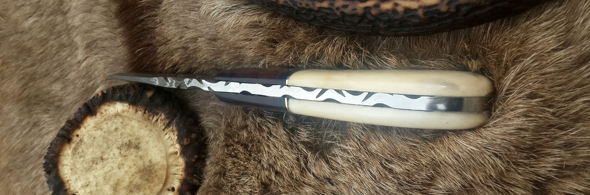 Premium Damascus Steel Skinning Knife with Exquisite Bone and Rosewood Handle – 7 Inches Long - Korvel