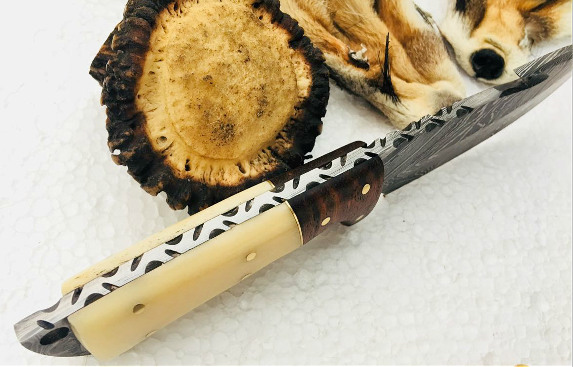 Premium Handmade Damascus Steel Gut Hook Skinning Knife - Full Tang Design - Korvel