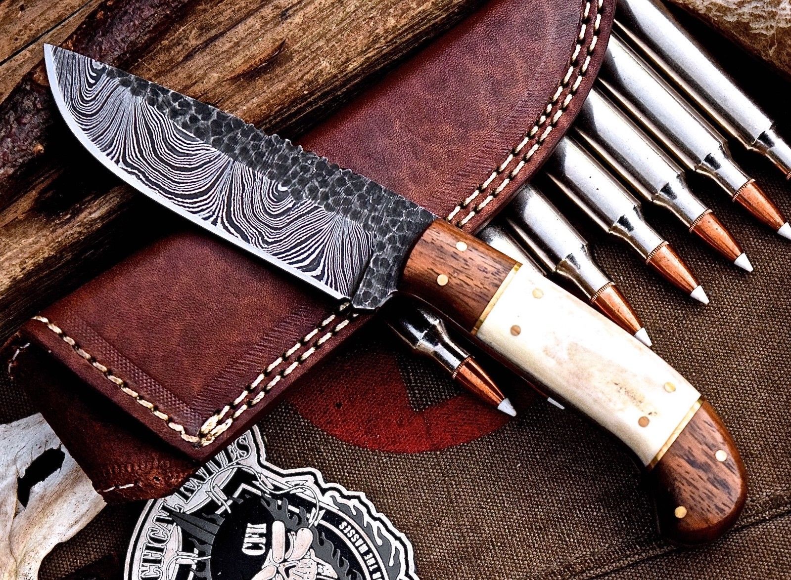 Artisan Custom Hunting Knife with Exquisite Damascus Steel Blade - Korvel