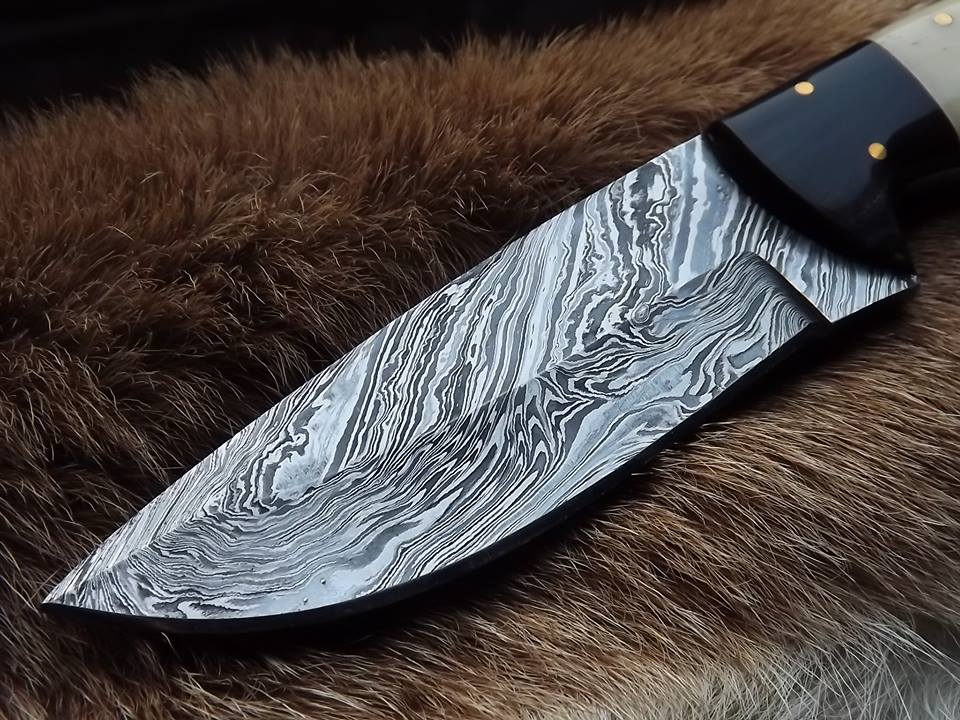 Artisan Crafted Twister Damascus Steel Hunting & Skinning Knife - Korvel