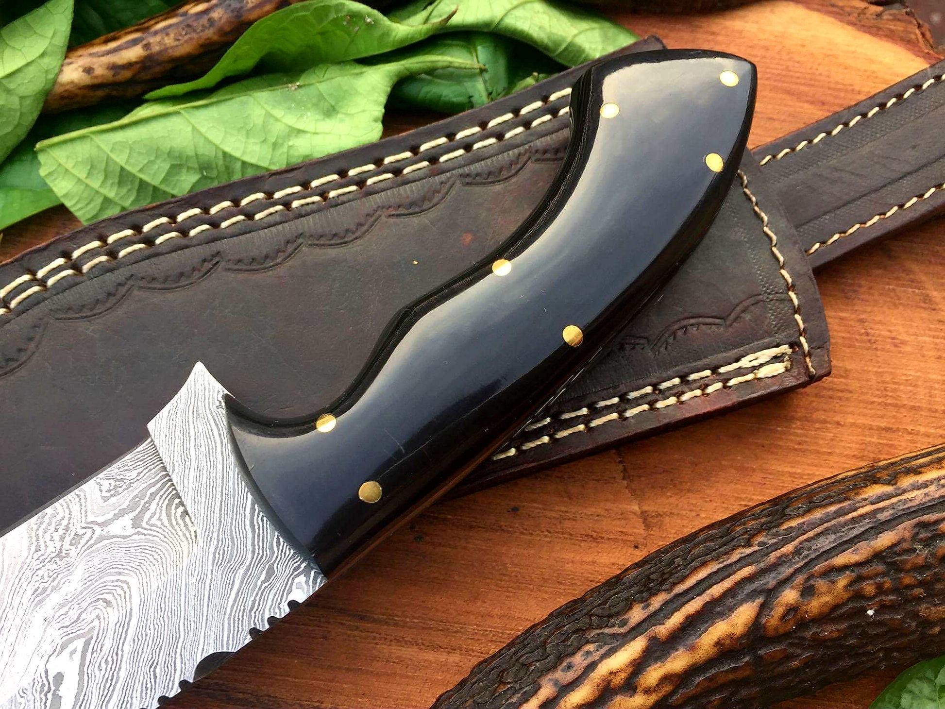 Premium Handmade Damascus Steel Hunting and Skinning Knife - Korvel