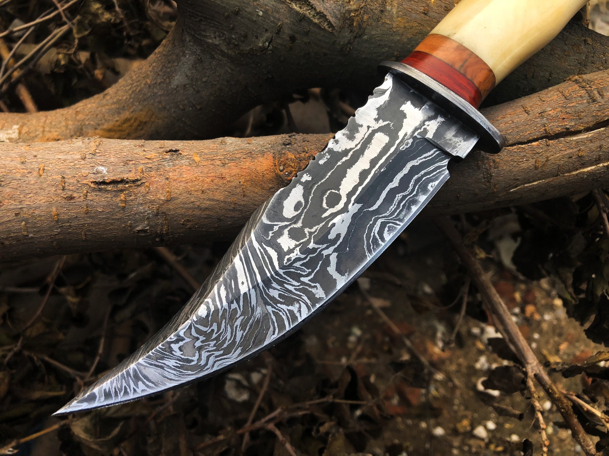 Premium Custom Damascus Steel Hunting and Skinning Knife - Korvel
