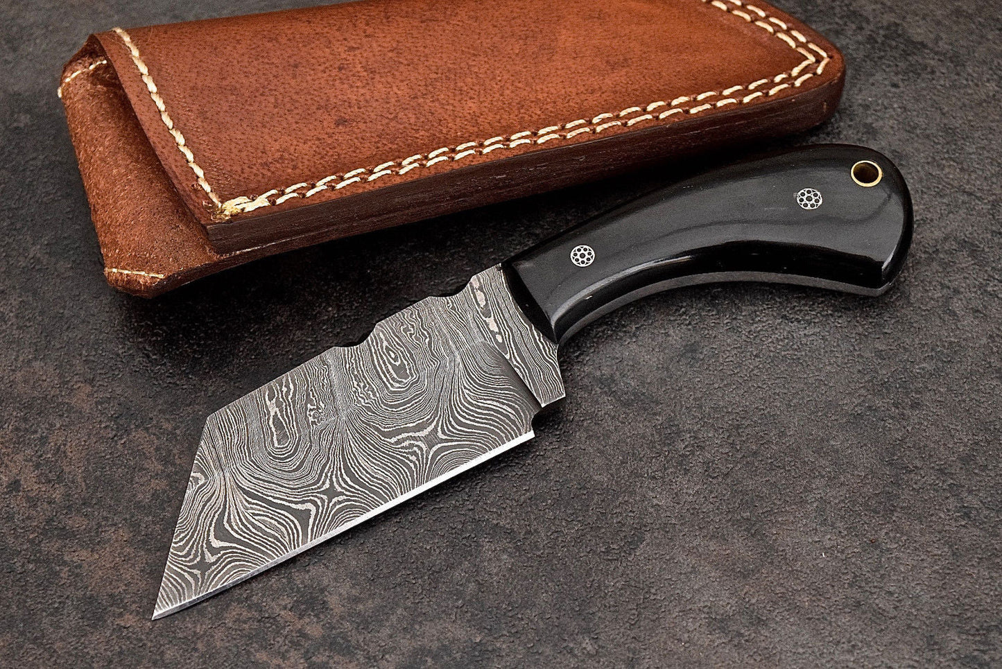 Artisan Crafted Damascus Steel Sheepsfoot Razor Knife with Buffalo Horn Handle - Korvel